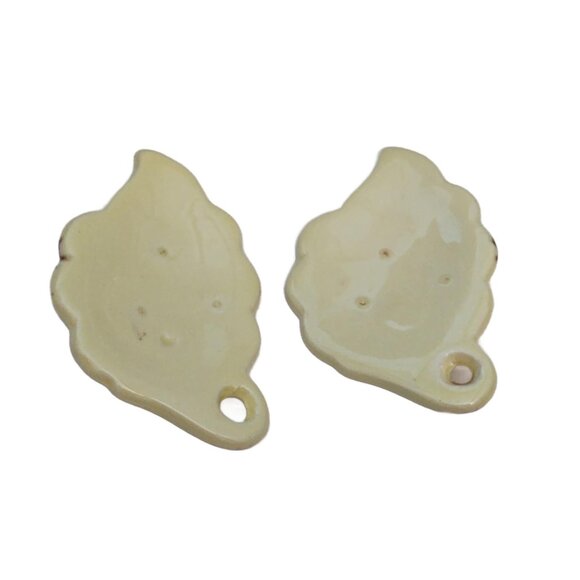 Vintage Handpainted Ceramic Leaf Pendant - Picture 3 of 5